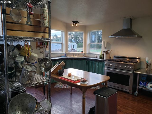 86449 CROFT LAKE Ln, Bandon, OR 97411