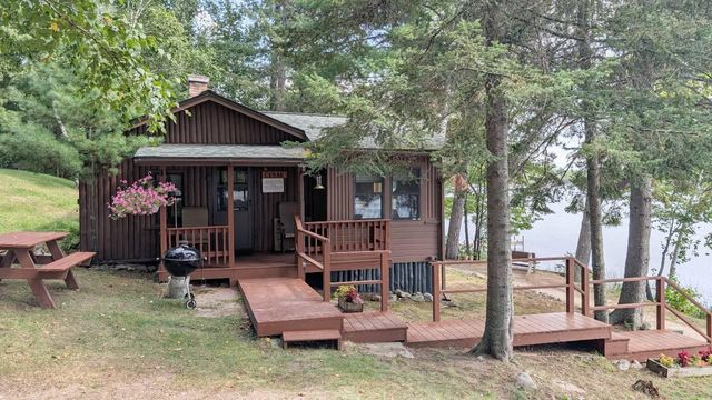 8450 Vermilion Drive, Cook, MN 55723