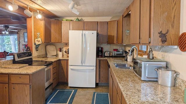 8450 Vermilion Drive, Cook, MN 55723