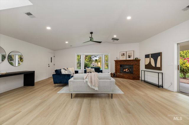 20 N Jefferson St, Nampa, ID 83651