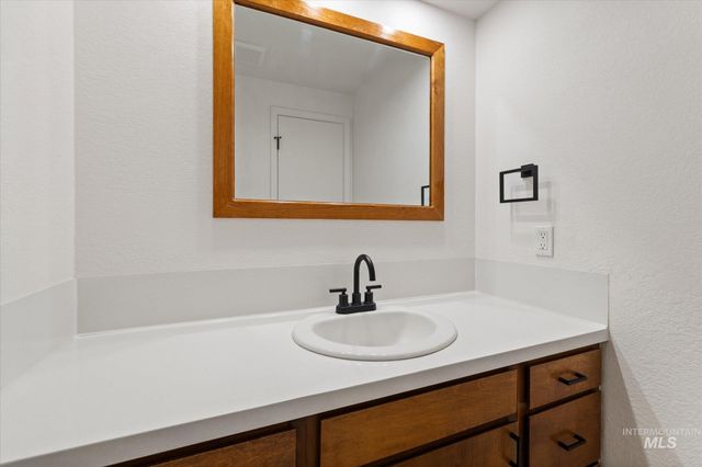 20 N Jefferson St, Nampa, ID 83651