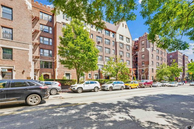 109-14 Ascan Avenue 5A, Forest Hills, NY 11375