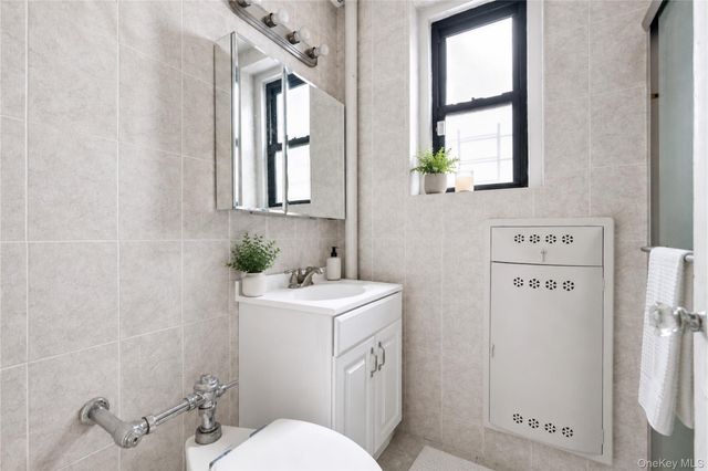 109-14 Ascan Avenue 5A, Forest Hills, NY 11375