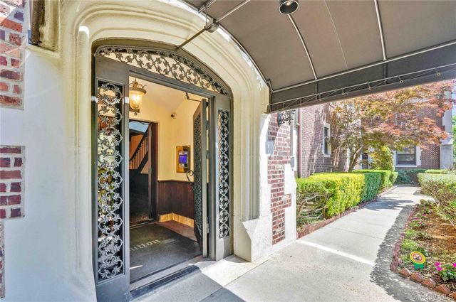 109-14 Ascan Avenue 5A, Forest Hills, NY 11375