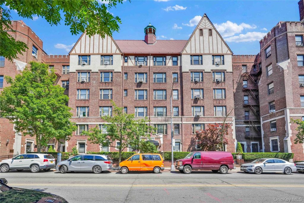 109-14 Ascan Avenue 5A, Forest Hills, NY 11375