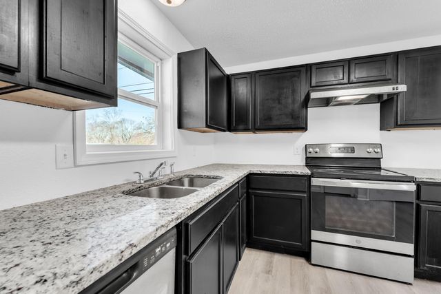 939 N Brown Avenue, Springfield, MO 65802