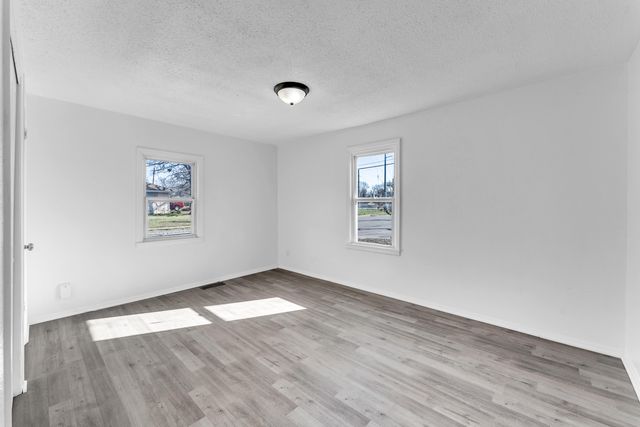 939 N Brown Avenue, Springfield, MO 65802