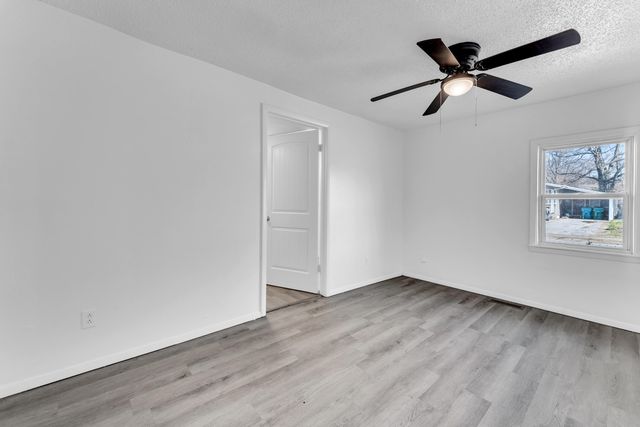 939 N Brown Avenue, Springfield, MO 65802