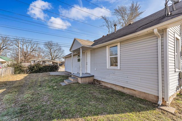 939 N Brown Avenue, Springfield, MO 65802