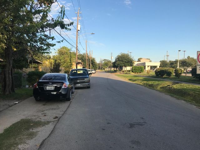 1001 Booth Street, Houston, TX 77009