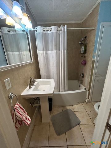 351 Stone Oak Drive, Inez, TX 77968