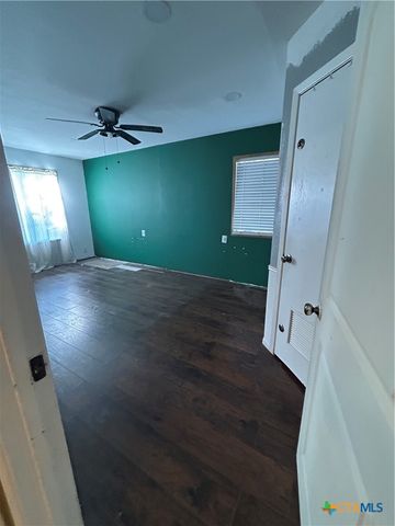 351 Stone Oak Drive, Inez, TX 77968