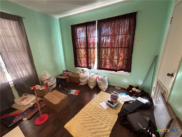 351 Stone Oak Drive, Inez, TX 77968