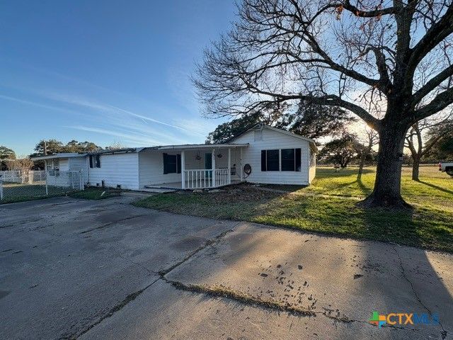 351 Stone Oak Drive, Inez, TX 77968