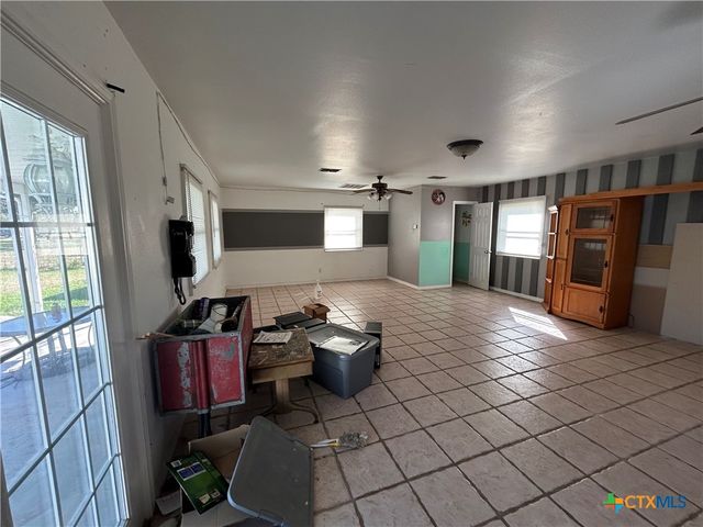 351 Stone Oak Drive, Inez, TX 77968