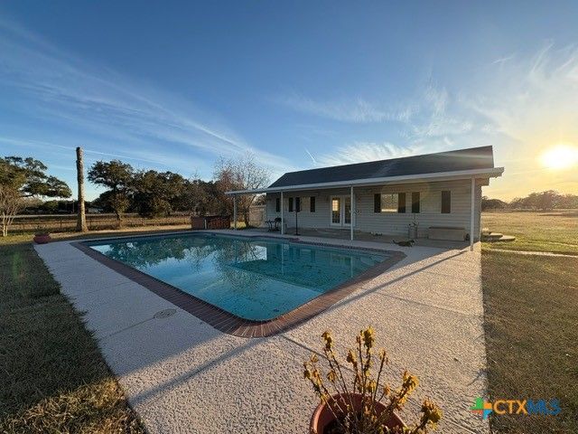 351 Stone Oak Drive, Inez, TX 77968