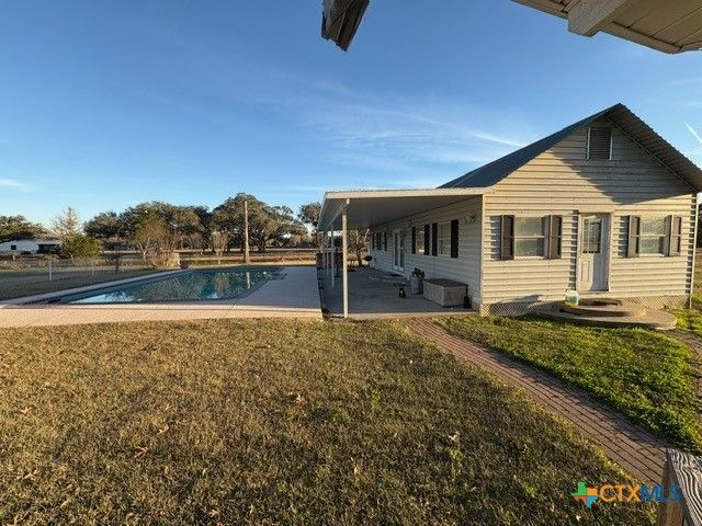 351 Stone Oak Drive, Inez, TX 77968