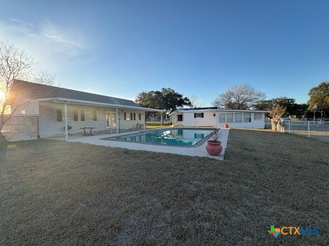 351 Stone Oak Drive, Inez, TX 77968