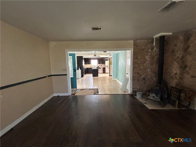 351 Stone Oak Drive, Inez, TX 77968