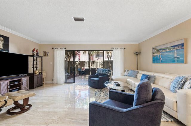 3409 SE 8th Street 6, Pompano Beach, FL 33062
