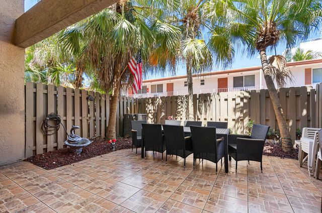 3409 SE 8th Street 6, Pompano Beach, FL 33062