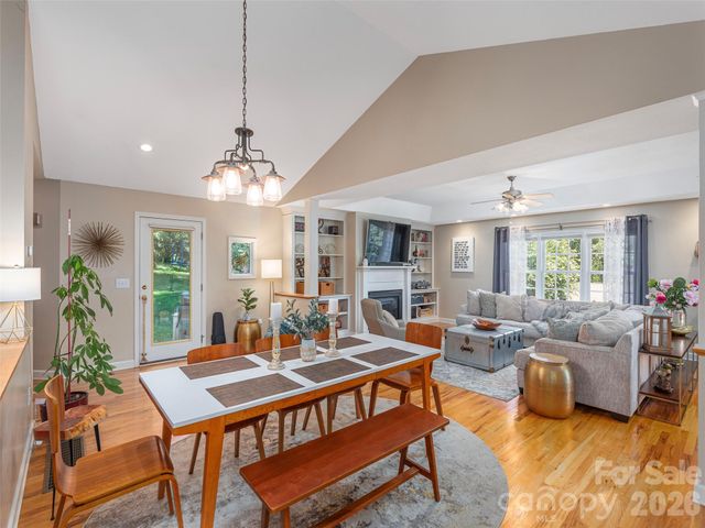 105 Deer Glade Lane, Waynesville, NC 28786