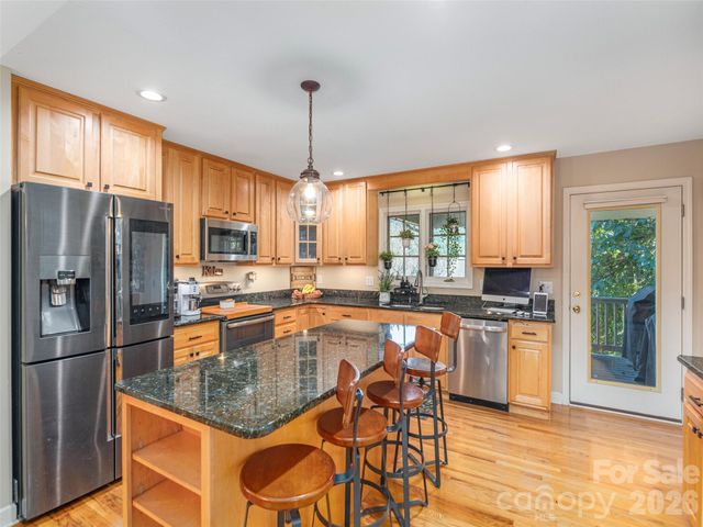 105 Deer Glade Lane, Waynesville, NC 28786