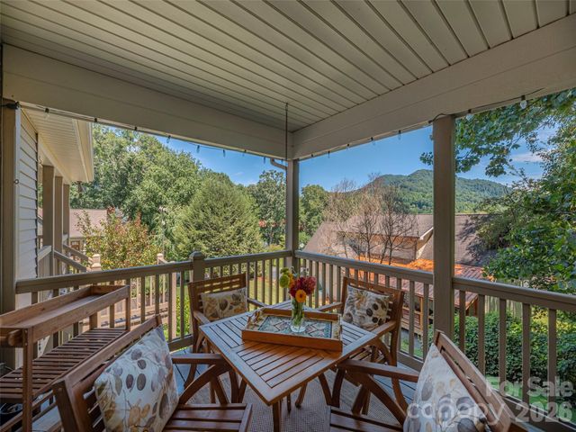 105 Deer Glade Lane, Waynesville, NC 28786