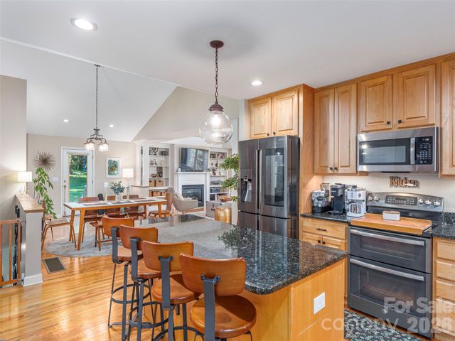105 Deer Glade Lane, Waynesville, NC 28786