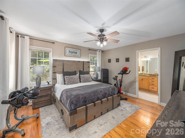 105 Deer Glade Lane, Waynesville, NC 28786