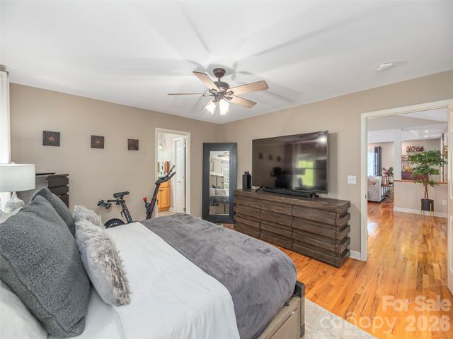105 Deer Glade Lane, Waynesville, NC 28786
