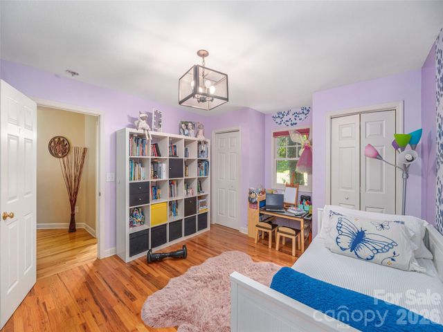 105 Deer Glade Lane, Waynesville, NC 28786
