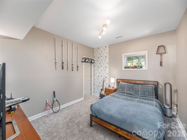 105 Deer Glade Lane, Waynesville, NC 28786