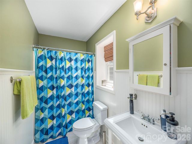 105 Deer Glade Lane, Waynesville, NC 28786