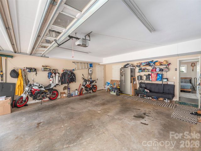 105 Deer Glade Lane, Waynesville, NC 28786