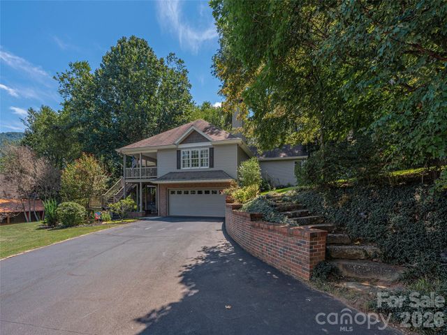 105 Deer Glade Lane, Waynesville, NC 28786