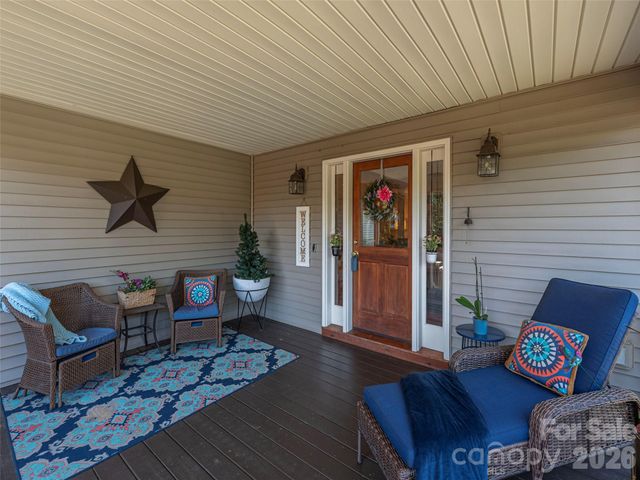 105 Deer Glade Lane, Waynesville, NC 28786