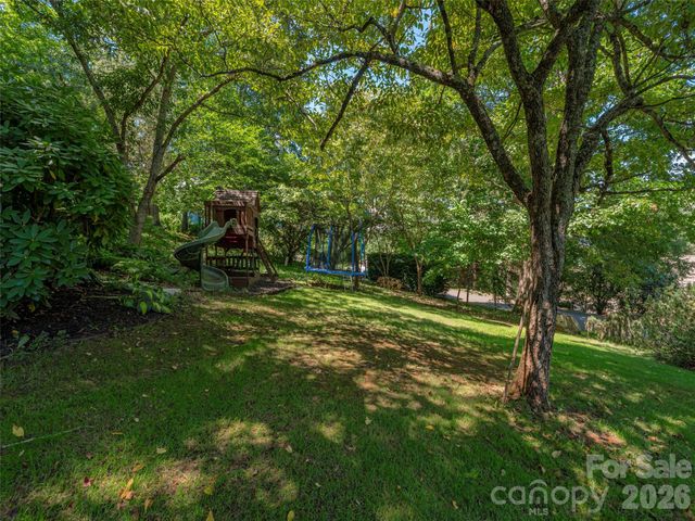 105 Deer Glade Lane, Waynesville, NC 28786
