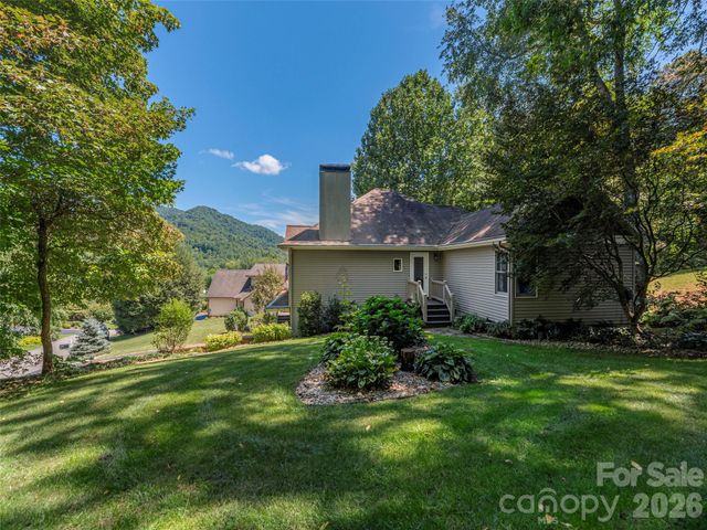 105 Deer Glade Lane, Waynesville, NC 28786
