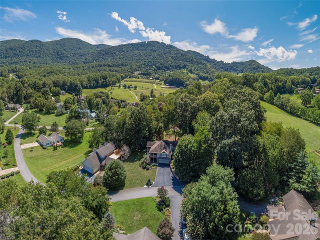 105 Deer Glade Lane, Waynesville, NC 28786