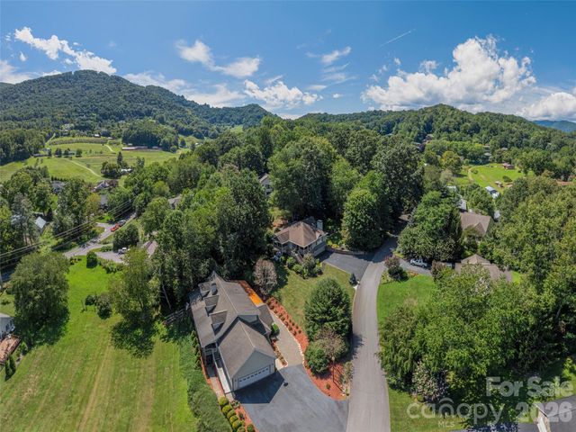 105 Deer Glade Lane, Waynesville, NC 28786