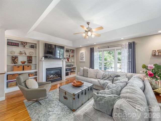 105 Deer Glade Lane, Waynesville, NC 28786