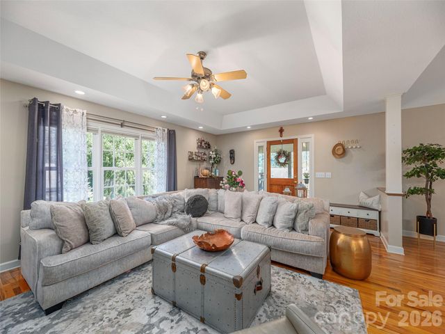 105 Deer Glade Lane, Waynesville, NC 28786