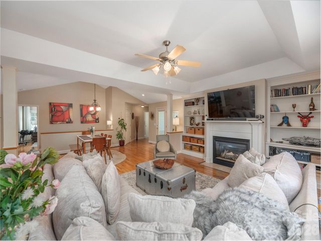 105 Deer Glade Lane, Waynesville, NC 28786