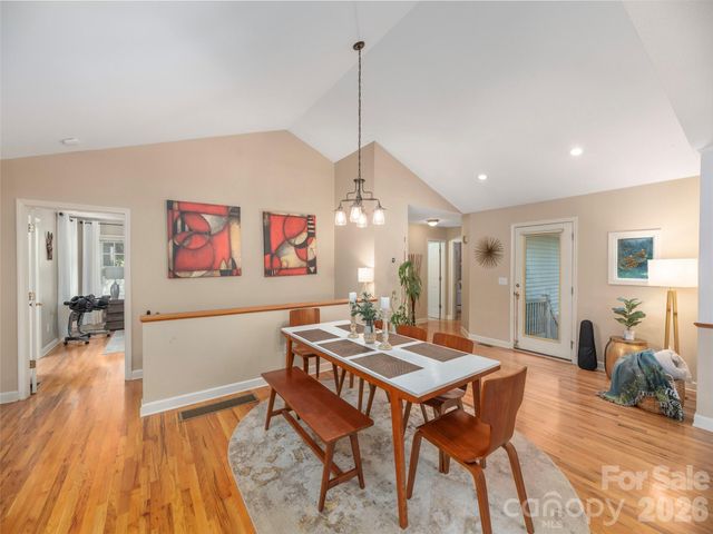 105 Deer Glade Lane, Waynesville, NC 28786
