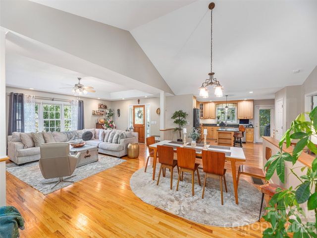 105 Deer Glade Lane, Waynesville, NC 28786