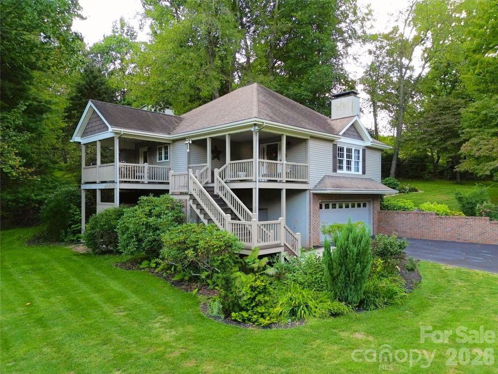 105 Deer Glade Lane, Waynesville, NC 28786