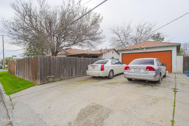 4416 Mesa Drive, Bakersfield, CA 93306
