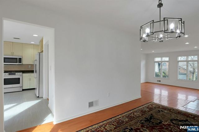 20 Lakeview Drive, Old Tappan, NJ 07675