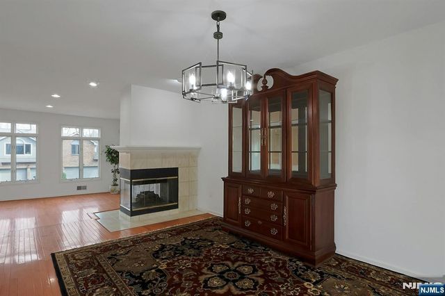 20 Lakeview Drive, Old Tappan, NJ 07675